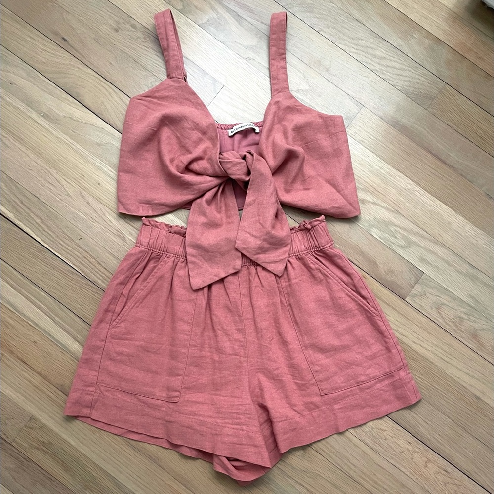 Abercrombie Linen Set